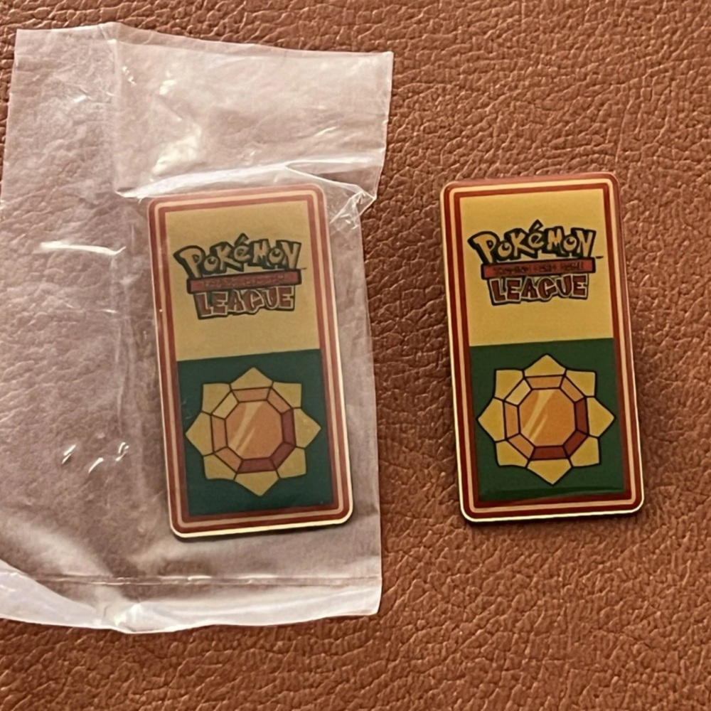 Vintage 1999 Pokémon Thunder Pin – Official Nintendo Game League Badge